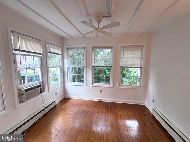 Building Photo - 4417 Volta Pl NW