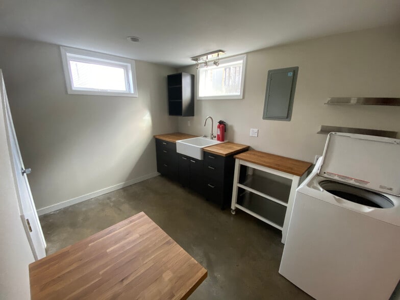 Basement kitchenette and laundry - 3200 SE 78TH AVE