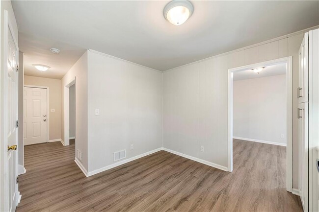 Building Photo - 1113 Brook Ave
