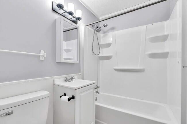 Building Photo - 3BR, 1.5 BA Ranch on Over Half an Acre with Fenced Yard, and Deck $1850/mo rent