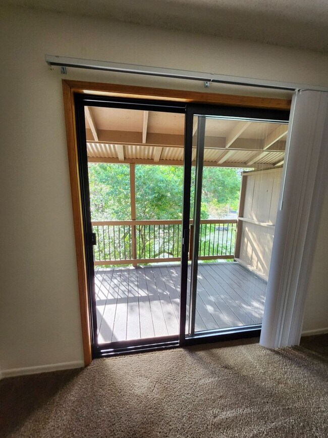 Building Photo - 1 Bed/1 Bath with River Views! Riviera Ridge Apartments