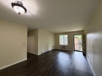 Building Photo - 2601 Hillsboro Pike