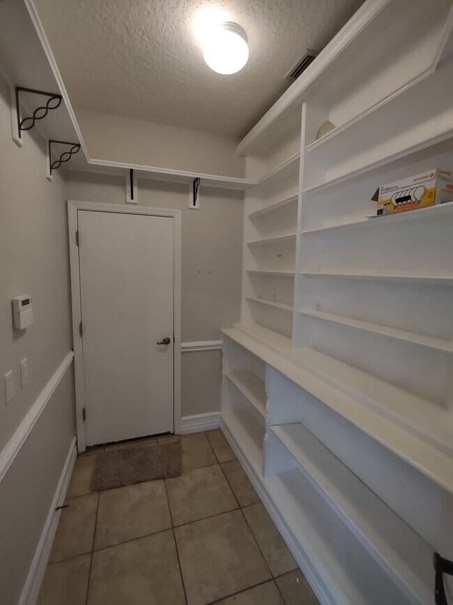 Building Photo - Quail Hollow Upgraded Single Family 4 bedr...