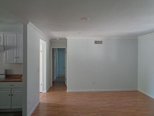 Building Photo - 1131 Knollwood Dr