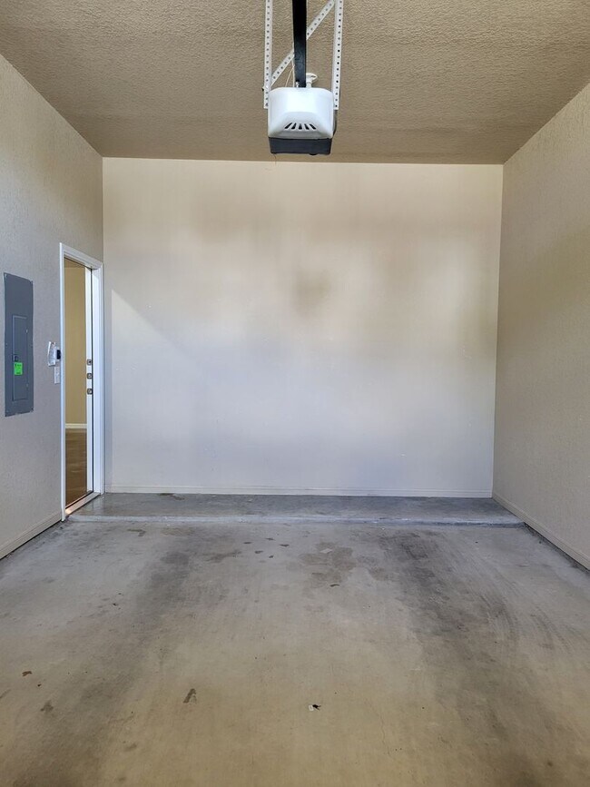 Building Photo - 101StoneCanyon