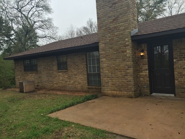 Building Photo - 3/2/2 on 3 ac SHISD REDUCED