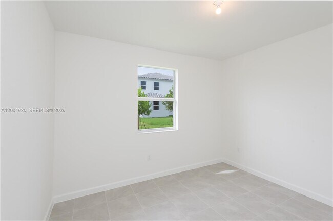 Building Photo - 2636 SE 8th Ct