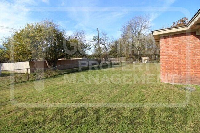 Building Photo - Charming Cove Living on Ave E! 401 W Ave E, Unit C