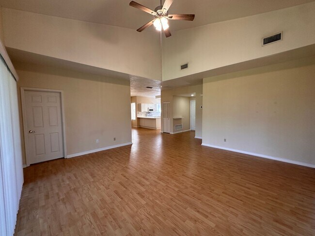 Building Photo - 35 Magnolia Dr S