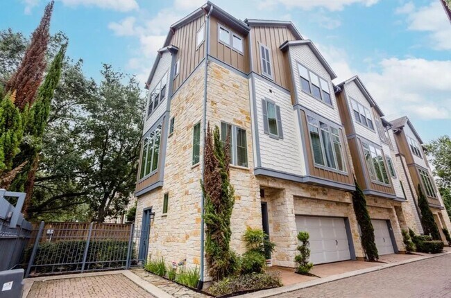 Primary Photo - Stunning 3BR/3.5BA David Weekley Former Mo...