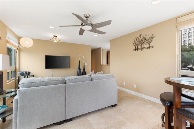 Building Photo - 935 Genter St