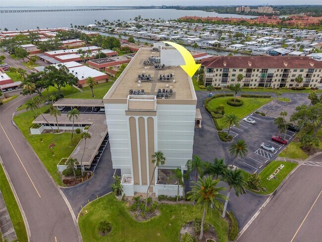 Building Photo - 19029 US-19