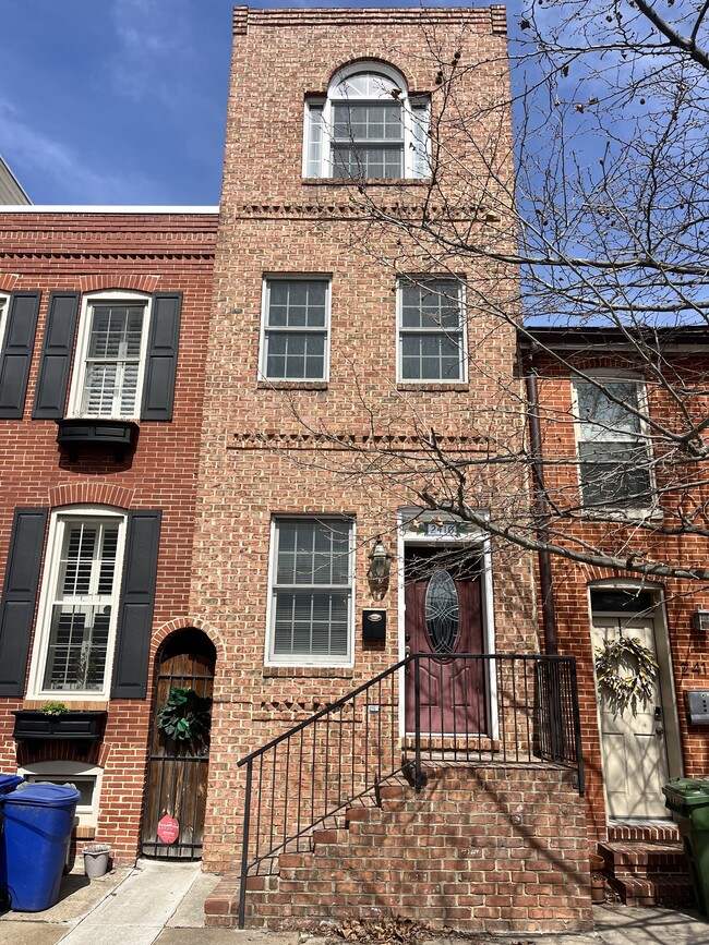 Primary Photo - 2410 Fleet St