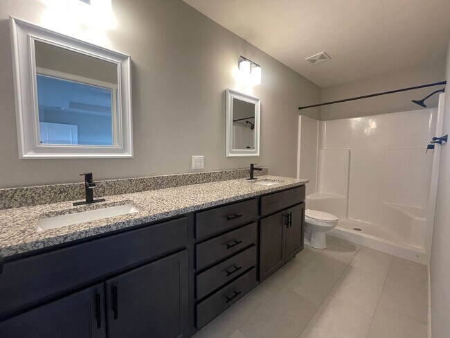 Building Photo - Make this  beautiful modern home yours!!