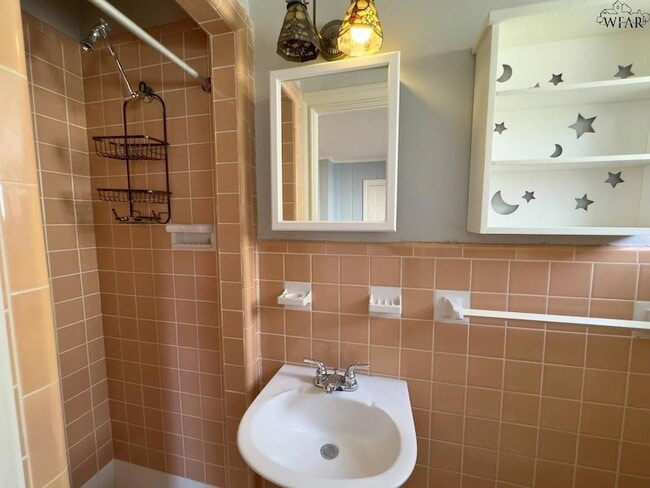 Building Photo - 1817 Ardath Ave