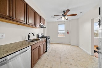 Building Photo - 402 Jericho Tpke