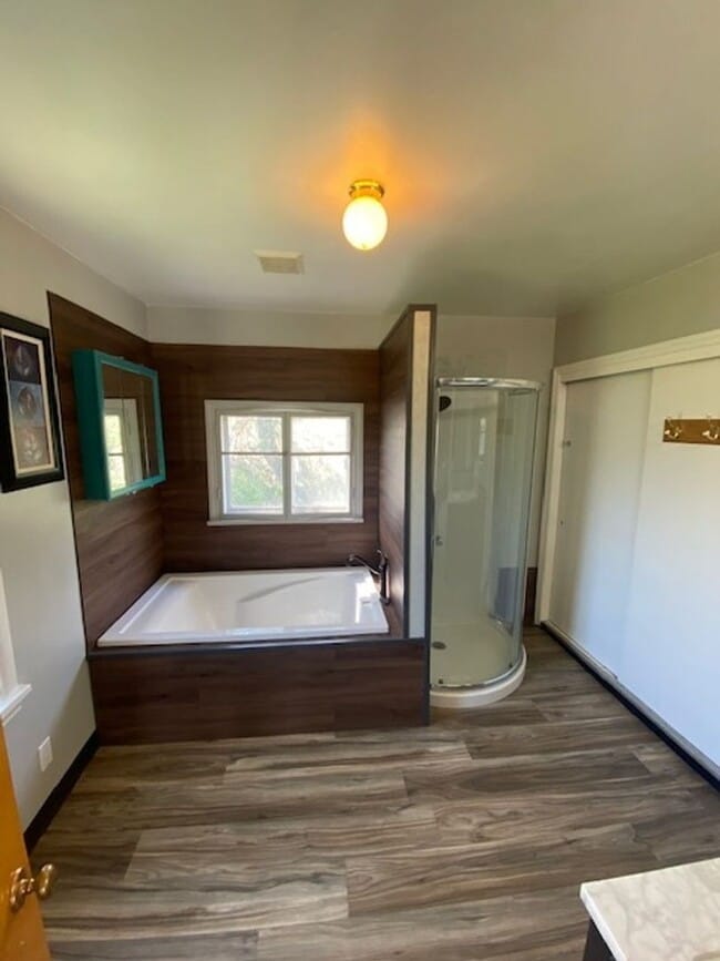 Building Photo - Charming 2 Bedroom Home with River Views i...