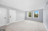 Building Photo - 2856 S Buchanan St