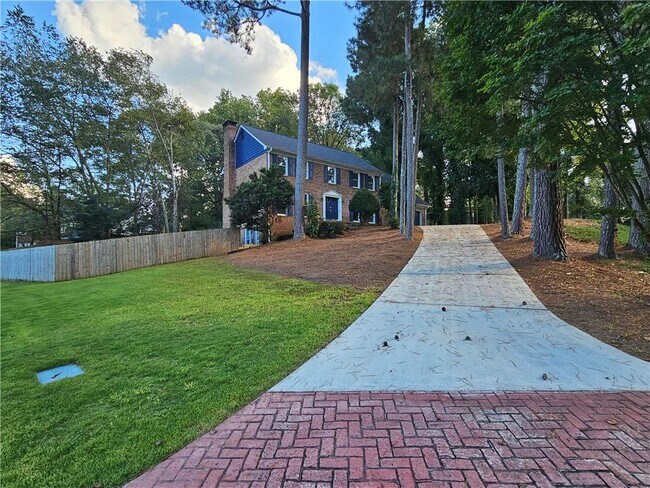 Building Photo - 3228 Turtle Lake Dr SE