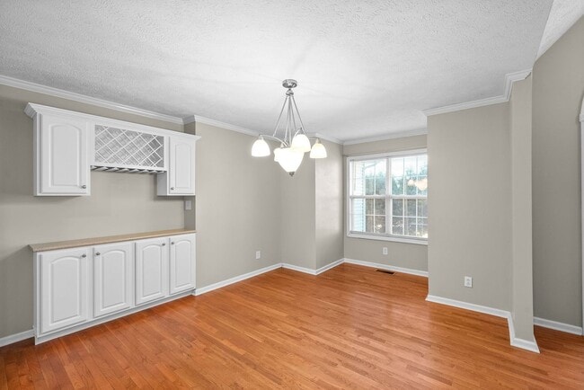 Building Photo - Pet Friendly Three Bedroom with Bonus!