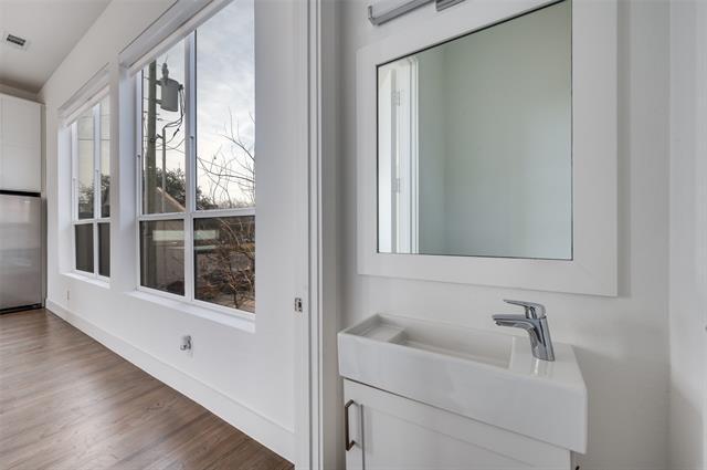 Building Photo - 2317 Moser Ave