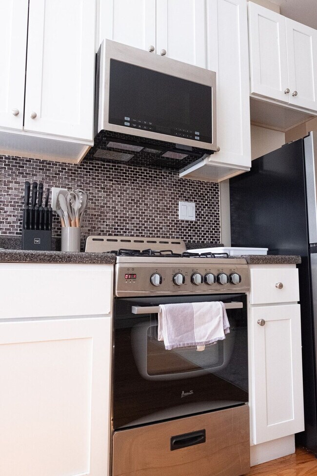 Building Photo - 234 W 112th St