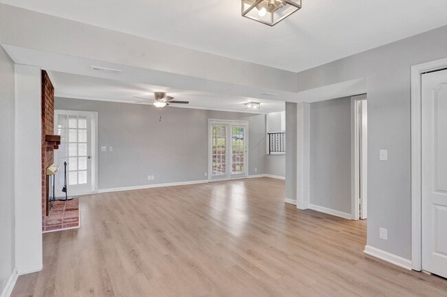 Building Photo - 3401 Shakertown Rd