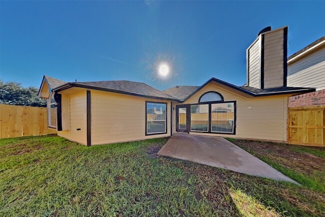 Building Photo - 16642 Greenbriar Point Ln