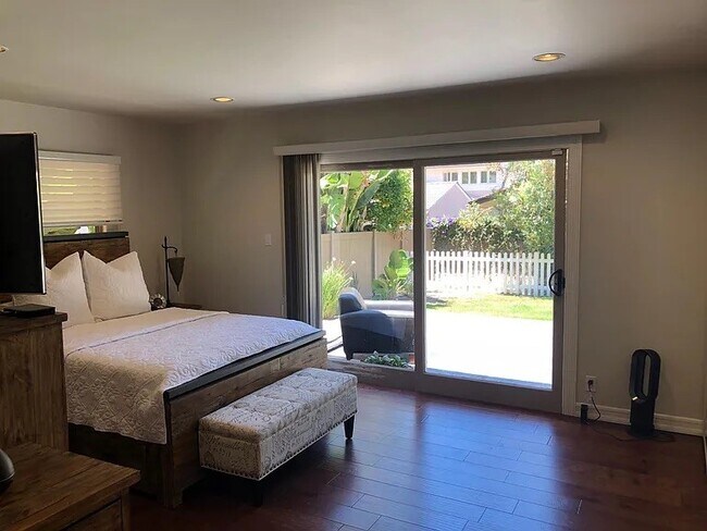 Building Photo - 3329 Palos Verdes Dr N