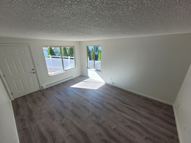 Building Photo - 748 N 12th Ave