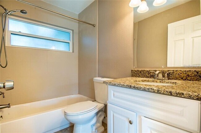 Building Photo - 2074 Greenbriar Blvd