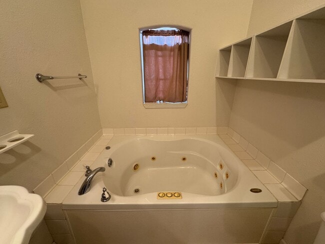 Building Photo - Quaint Three Bedroom Home with an Oversized Tub!