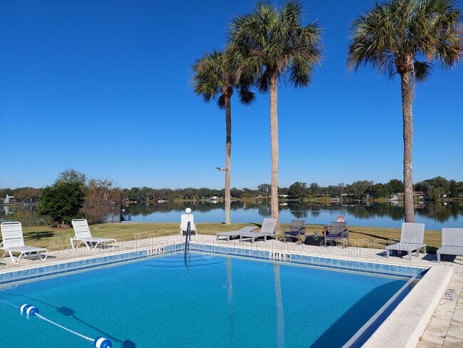 Building Photo - 1920 Edgewood Dr