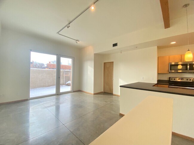 Building Photo - 1 MO. FREE RENT! Contemporary Retreat on Dunlap St.
