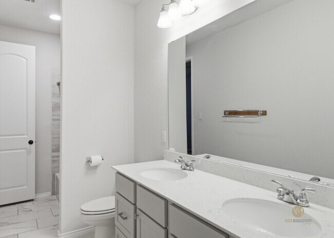 Building Photo - "Spacious 4-Bedroom Sanctuary in San Antonio - 1996 Sq Ft of Comfort and Style!"