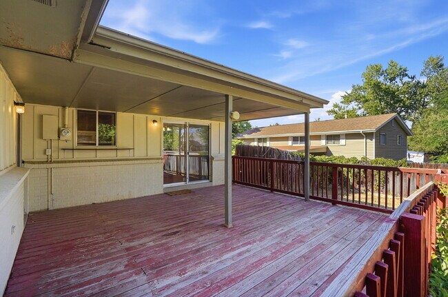 Building Photo - $2,695.95, 3-Bed, 2-Bath, Ranch House in Littleton with Great Fenced in Yard!
