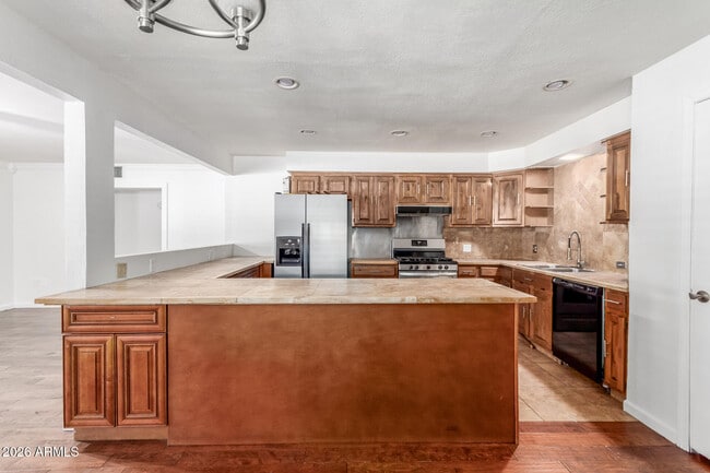 Building Photo - 7340 N 7th Ave