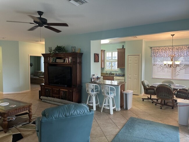 Building Photo - FURNISHED/TURNKEY 2+Den, 2 bath 1 car garage 1st floor condo in River Hall