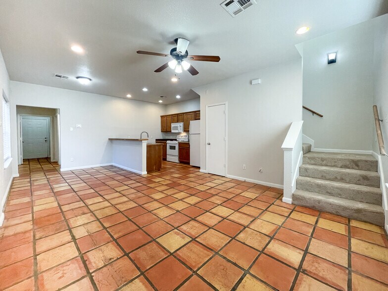 Building Photo - 506 3rd St