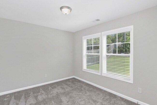 Building Photo - Beautiful Home for Rent in Elgin's Walnut ...