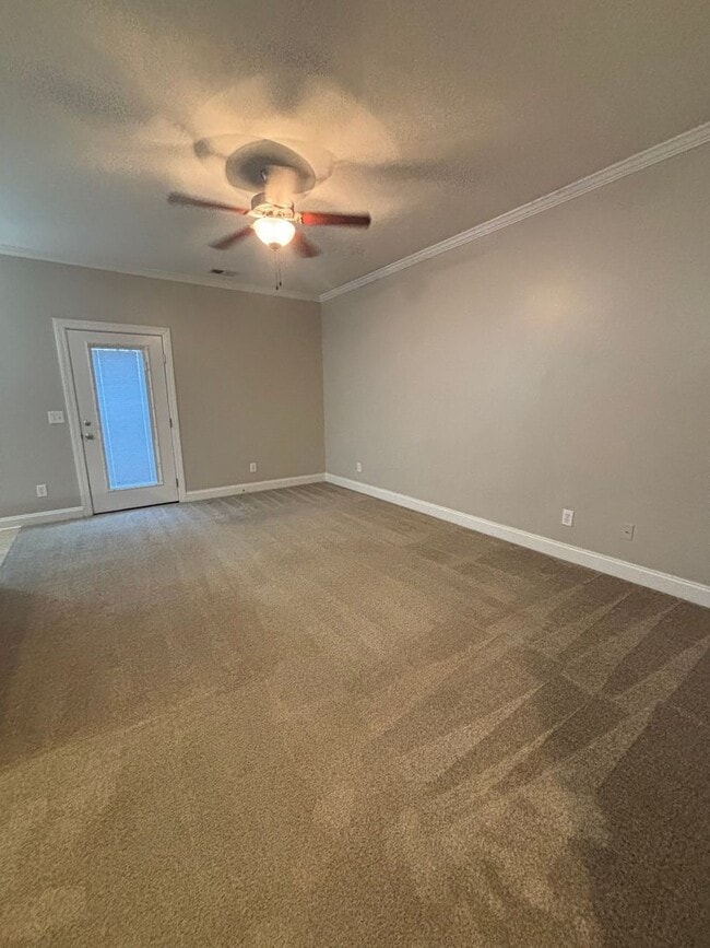 Building Photo - AVAILABLE NOW! End-Unit Townhouse in Pennington Square