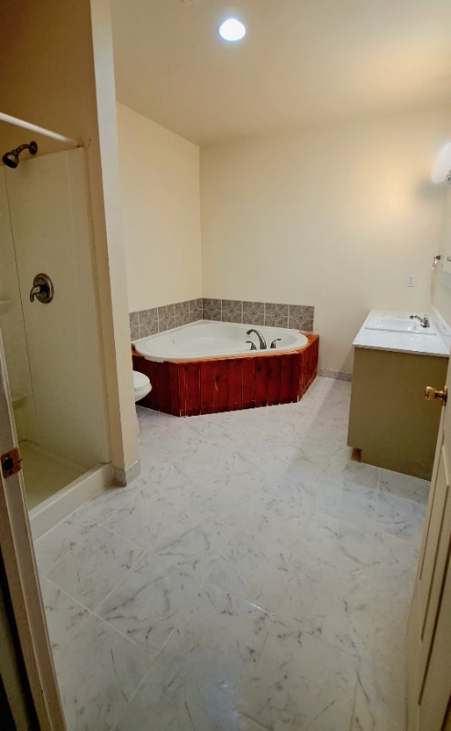 Building Photo - 101 Center St