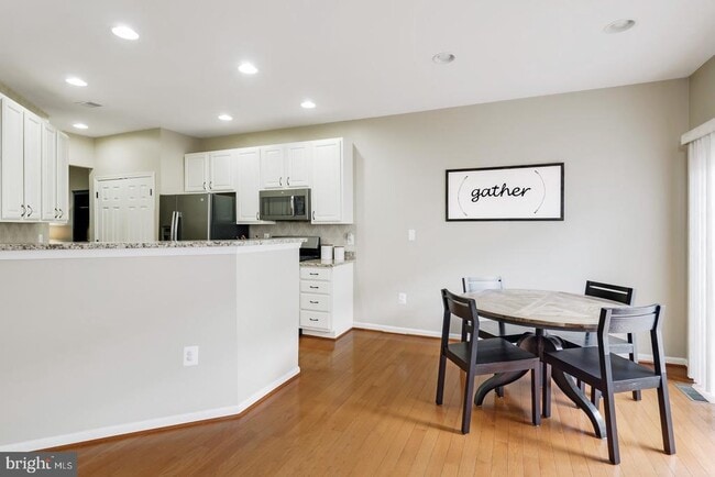 Building Photo - 46209 Walpole Terrace