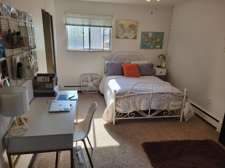 Building Photo - 925 James Ct