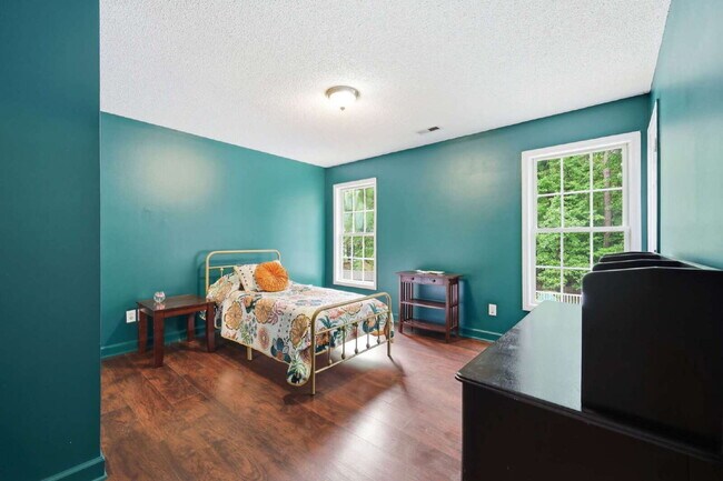 Building Photo - Three-Bedroom Home with Pool in Garner