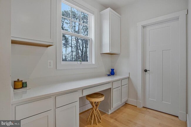 Building Photo - 408 Kosmill Dr