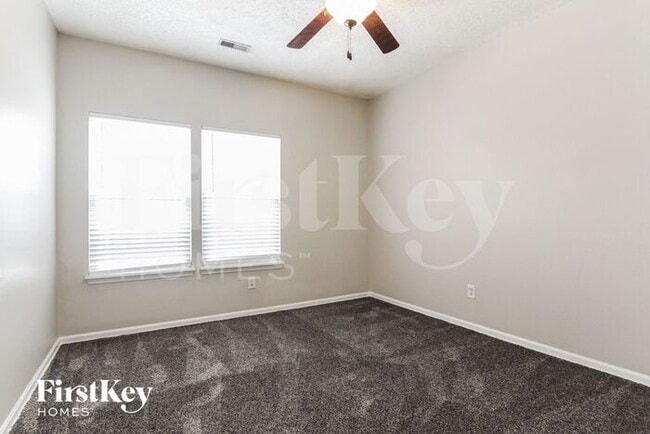 Building Photo - 8129 Red Barn Ct