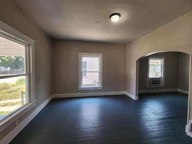 Building Photo - 5 Bedrooms 1.5 Bath on the Northeast side of Town