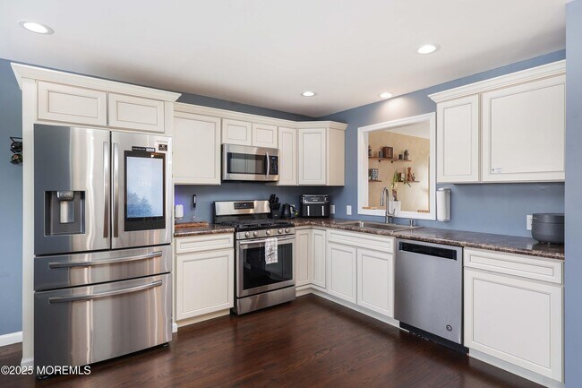 Building Photo - 58 Richardson Ave