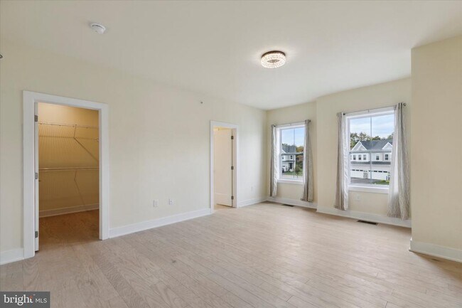 Building Photo - 674 Levering St